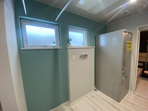 ランドリールーム3  洗濯機置き場も余裕のスペースを確保しています。 
